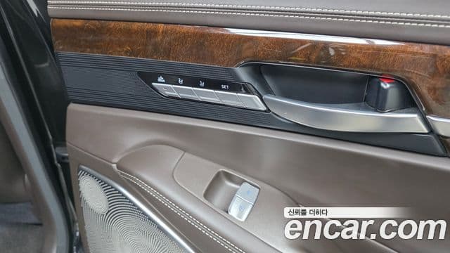 Genesis EQ900 Prestige, 2018 17