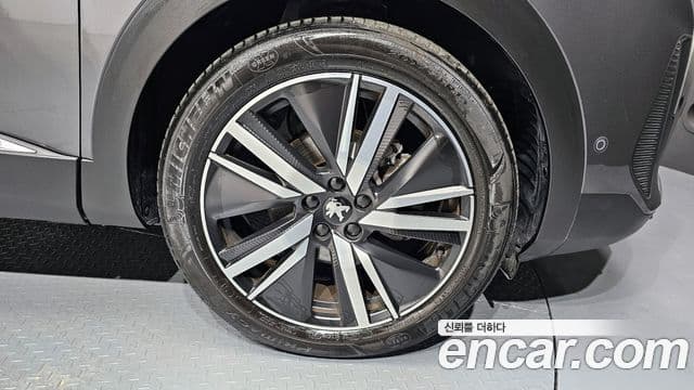 Peugeot 5008 2세대 1.2 Pure Tech GT, 2024 все фото