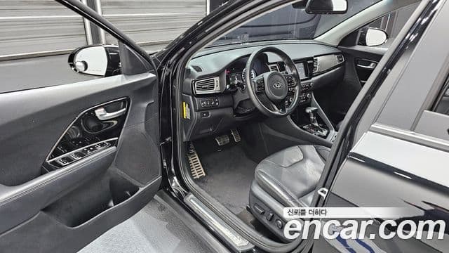 Kia Niro Noblesse, 2017 11