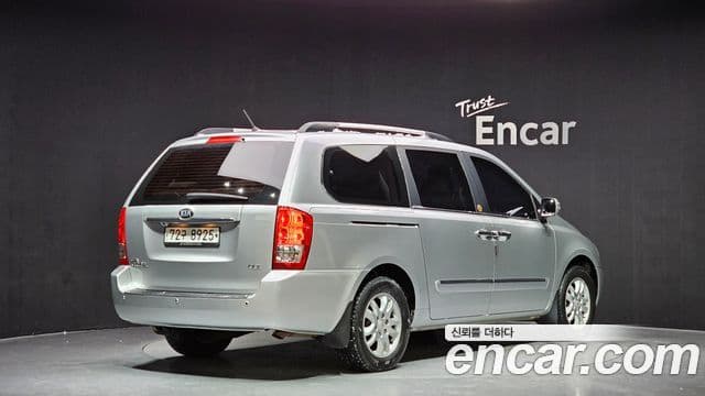 Kia Carnival R Premium, 2013 2