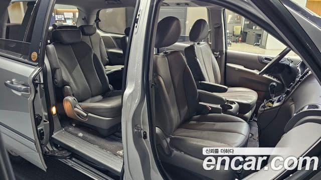 Kia Carnival R Premium, 2013 10