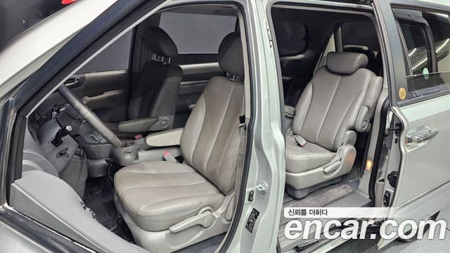 Kia Carnival R Premium, 2013 11