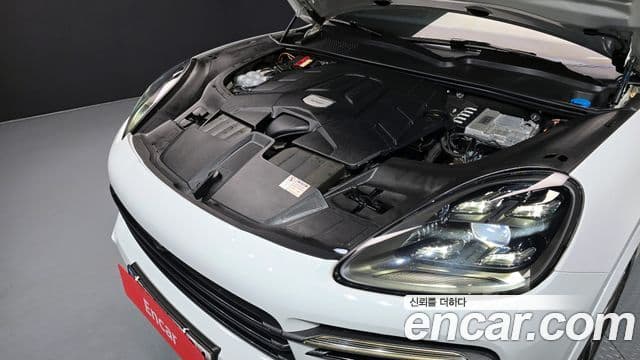 Porsche Cayenne (PO536), 2020 6