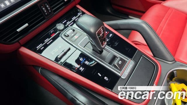 Porsche Cayenne (PO536), 2020 9