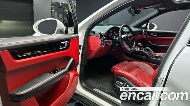 Porsche Cayenne (PO536), 2020 11