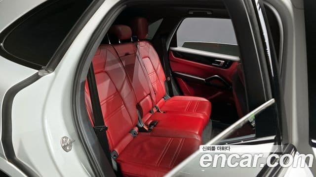 Porsche Cayenne (PO536), 2020 12