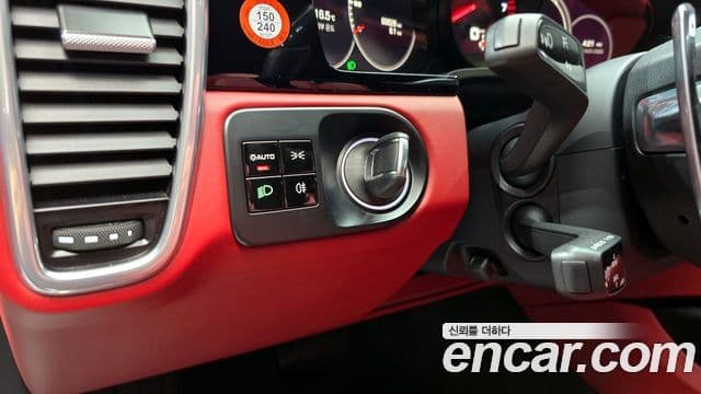 Porsche Cayenne (PO536), 2020 18