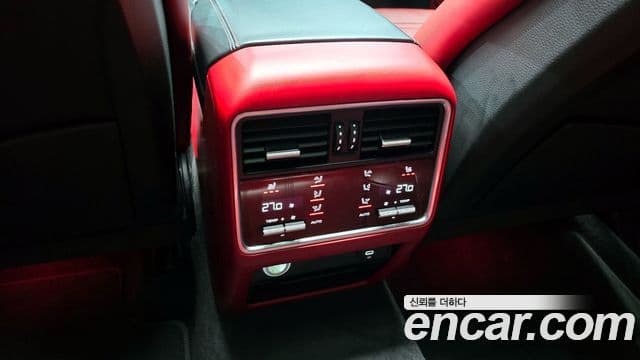 Porsche Cayenne (PO536), 2020 20