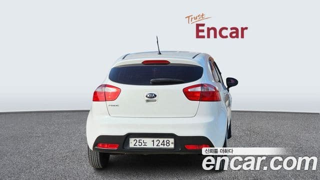 Kia All New Pride Deluxe, 2012 4