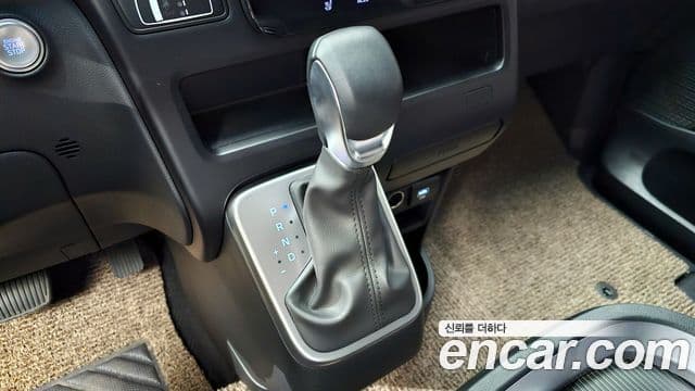 Hyundai Staria Modern, 2025 9