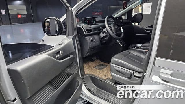 Hyundai Staria Modern, 2025 11