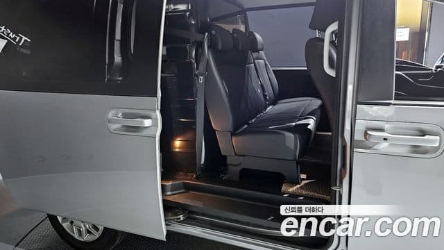 Hyundai Staria Modern, 2025 12