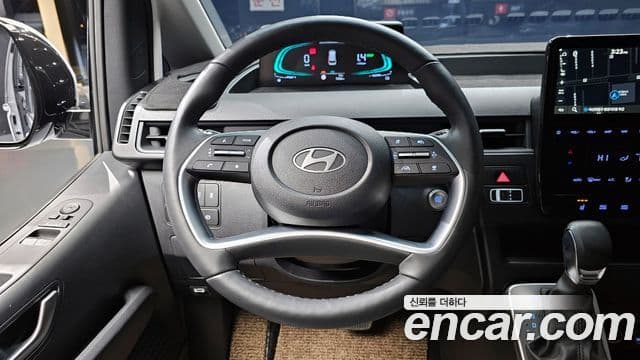 Hyundai Staria Modern, 2025 13