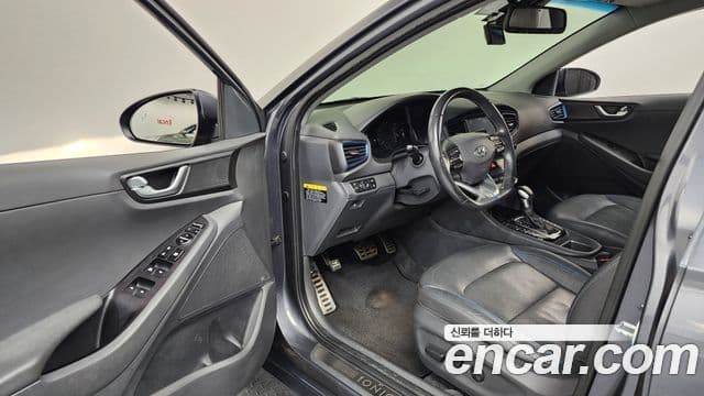 Hyundai Ioniq гибрид, 2017 10