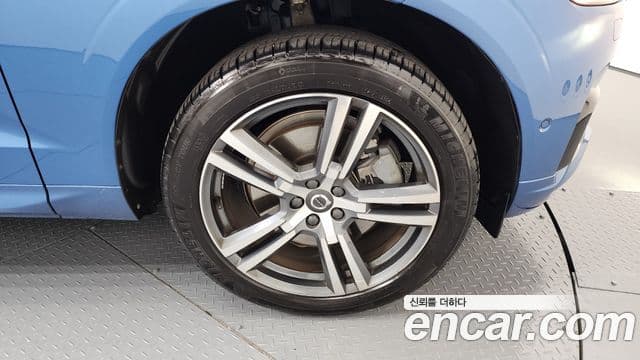 Volvo XC60 2세대 T8 R-Design, 2021 все фото