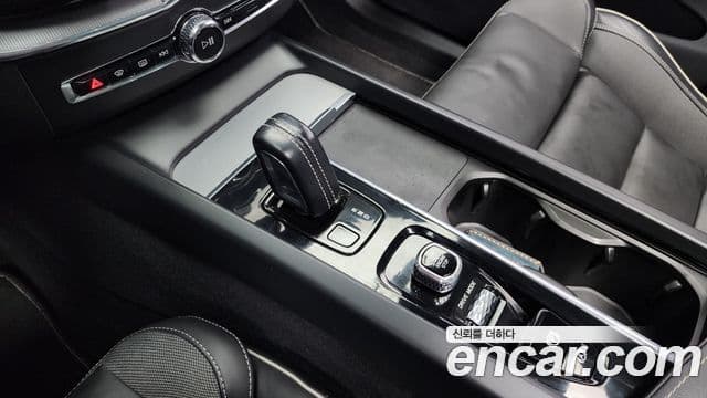 Volvo XC60 2세대 T8 R-Design, 2021 9