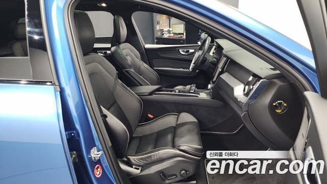 Volvo XC60 2세대 T8 R-Design, 2021 11