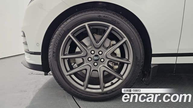 Land Rover Range Rover Velar 3.0 P400 Dynamic HSE, 2025 9