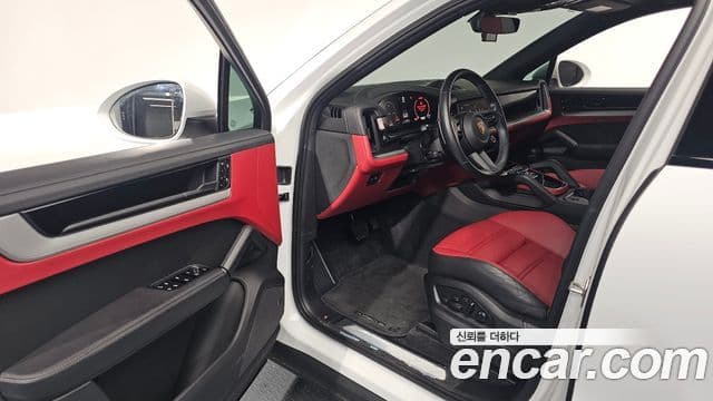 Porsche Cayenne (PO536) 3.0 E-гибрид купе, 2024 10