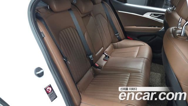 Genesis G70 Elite, 2019 12