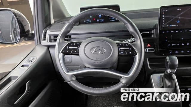 Hyundai Staria Modern, 2023 13