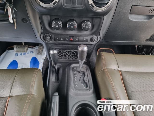 Jeep Wrangler (JK) 3.8 70th Anniversary, 2011 9