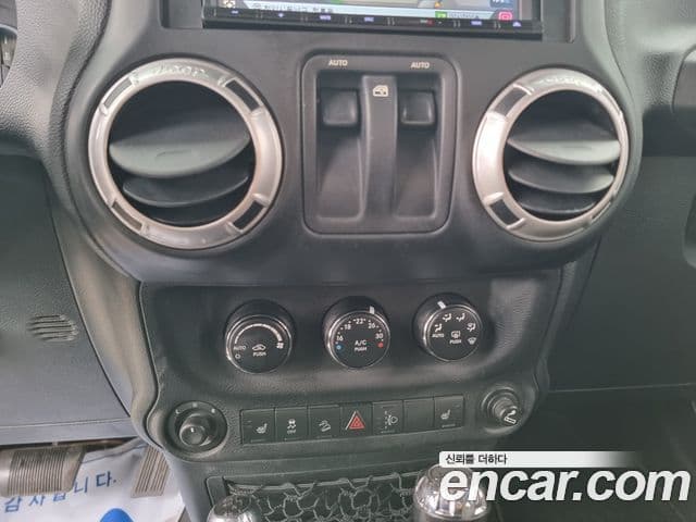 Jeep Wrangler (JK) 3.8 70th Anniversary, 2011 13