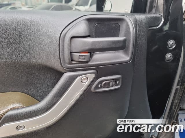 Jeep Wrangler (JK) 3.8 70th Anniversary, 2011 17