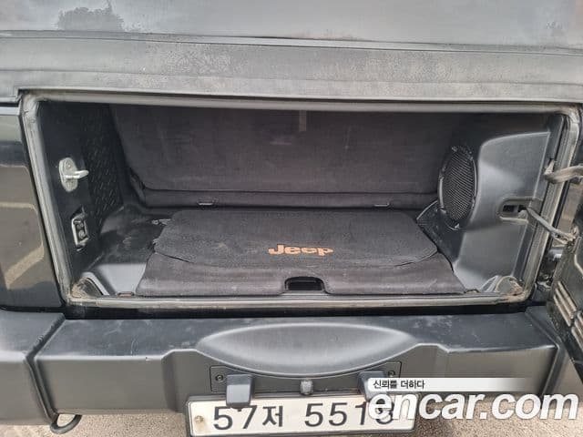 Jeep Wrangler (JK) 3.8 70th Anniversary, 2011 19