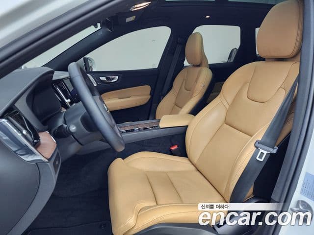 Volvo XC60 2세대 B5 Ultra Bright, 2025 10