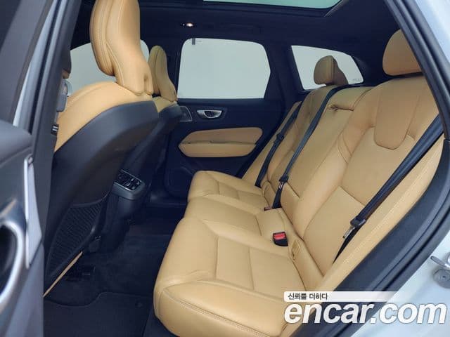 Volvo XC60 2세대 B5 Ultra Bright, 2025 11