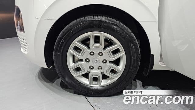 Hyundai Staria Modern, 2023 все фото