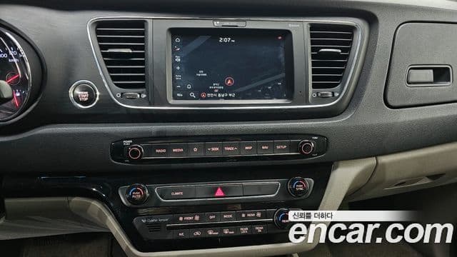 Kia The / новый New Carnival Luxury, 2020 15