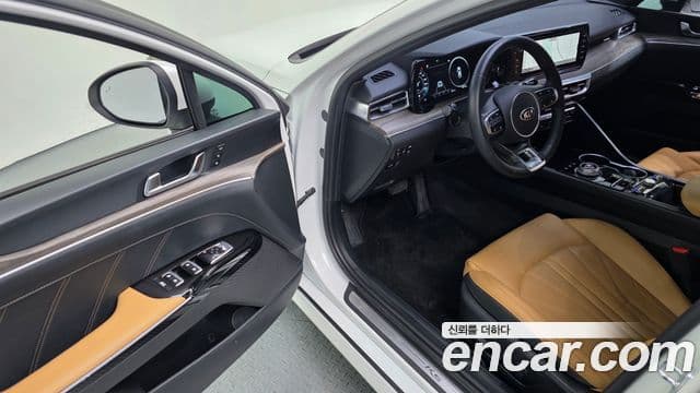 Kia K5 3세대 Signature, 2021 11