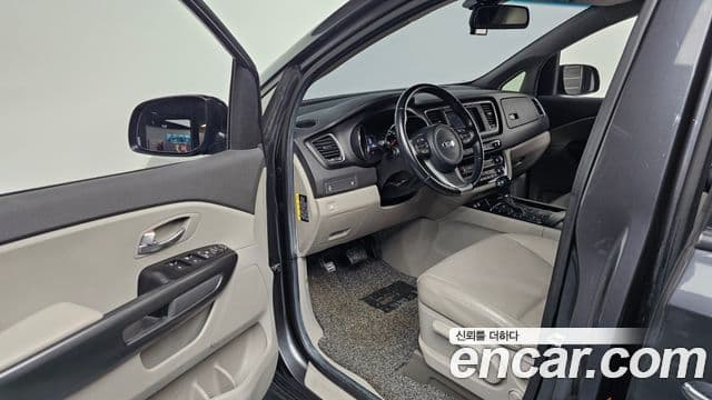 Kia All New Carnival Luxury, 2016 10