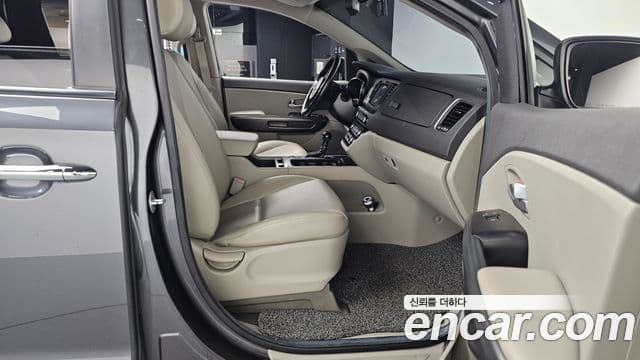 Kia All New Carnival Luxury, 2016 11