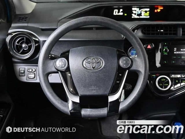 Toyota 프리우스 C, 2018 13