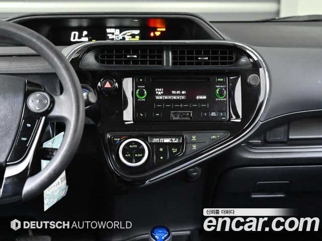 Toyota 프리우스 C, 2018 14