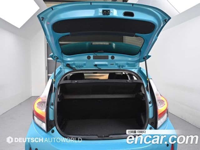 Toyota 프리우스 C, 2018 20