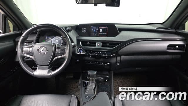 Lexus UX250h, 2019 7