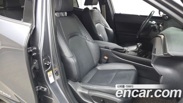 Lexus UX250h, 2019 10