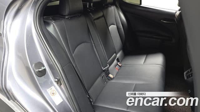 Lexus UX250h, 2019 12