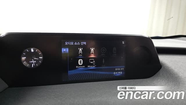 Lexus UX250h, 2019 14