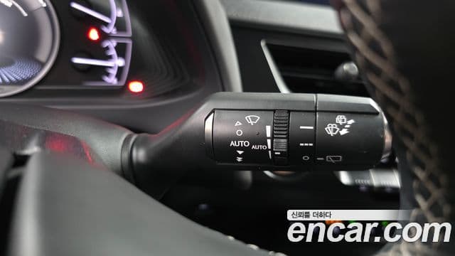 Lexus UX250h, 2019 19