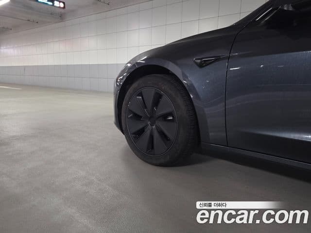 Tesla модель 3, 2025 8