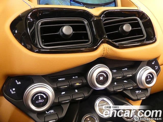Aston Martin 밴티지 2세대 4.0 V8 Roadster, 2022 15