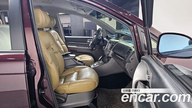 KG모빌리티(SsangYong) Korando 투리스모 2WD LT 9인승, 2014 10