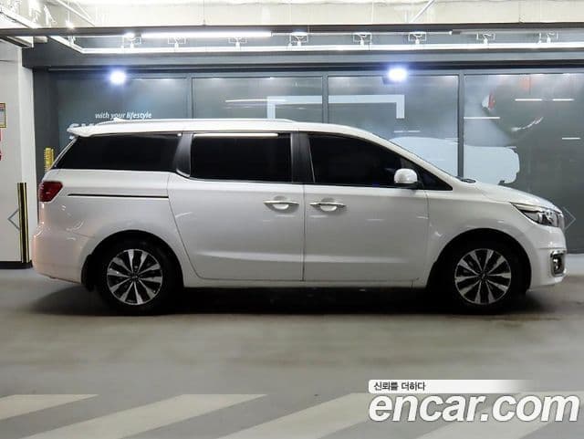 Kia All New Carnival Luxury, 2015 3