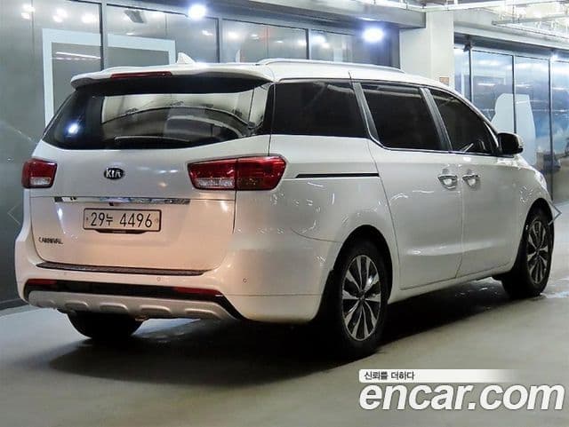Kia All New Carnival Luxury, 2015 4