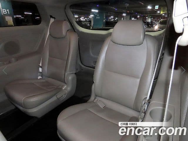 Kia All New Carnival Luxury, 2015 8
